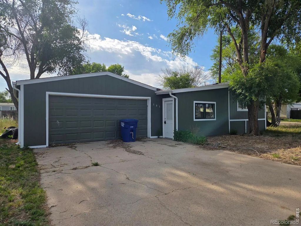 101 Larch Drive, Log Lane Village