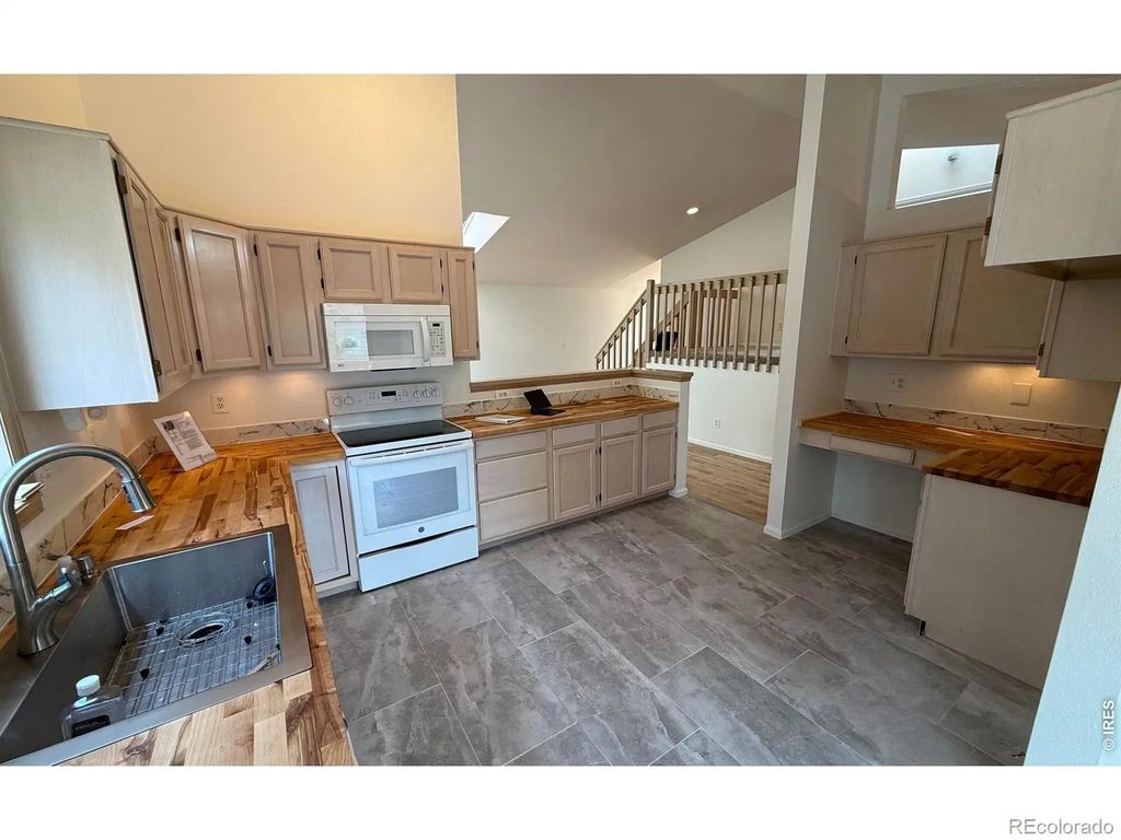 508 Creekside Court, Golden