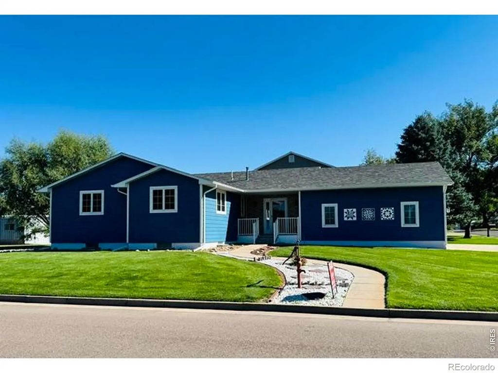 330 W Grant Street, Haxtun