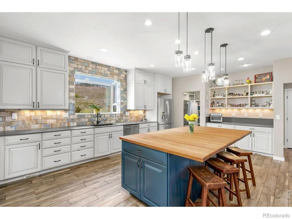 2051 Stove Prairie Road, Bellvue