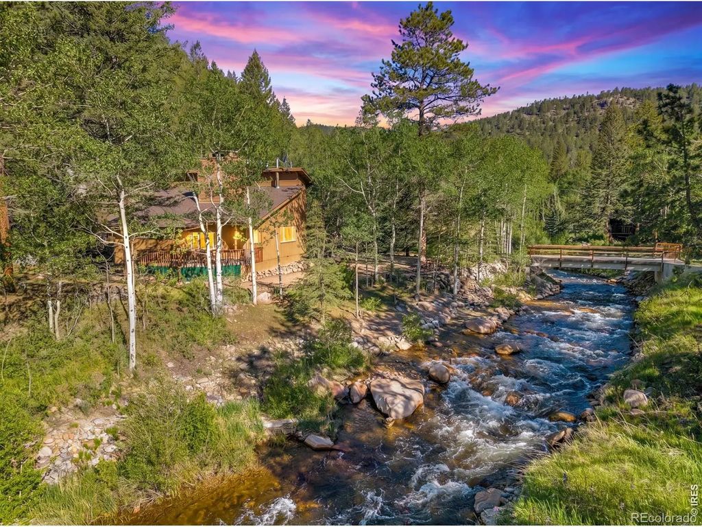 21692 S Saint Vrain Drive, Lyons