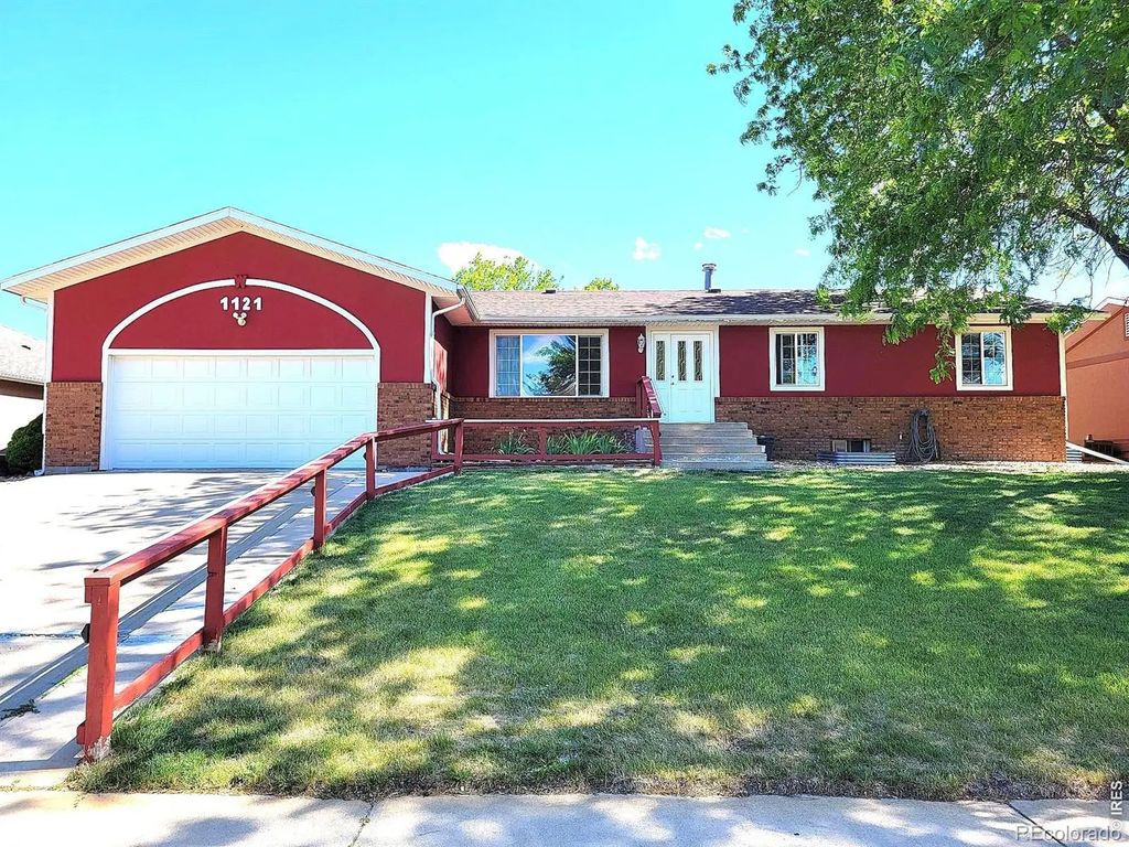 1121 Fairhurst Street, Sterling