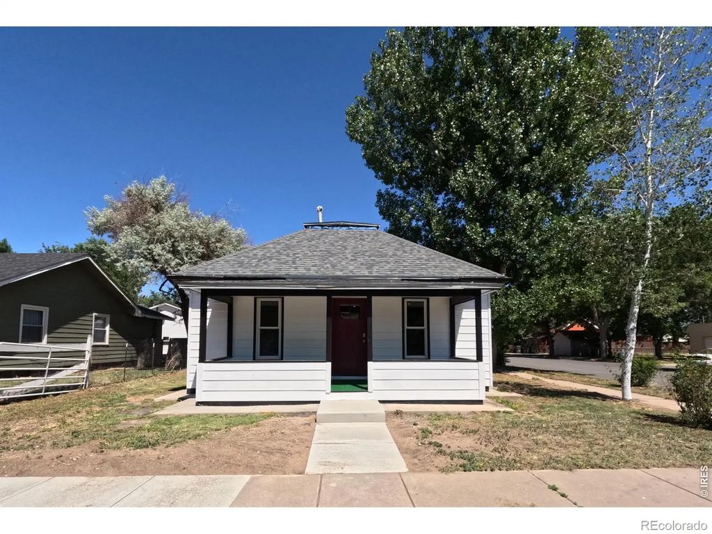 303 Curtis Street, Brush