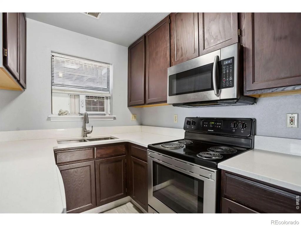 225 E 8th Avenue 6, Longmont