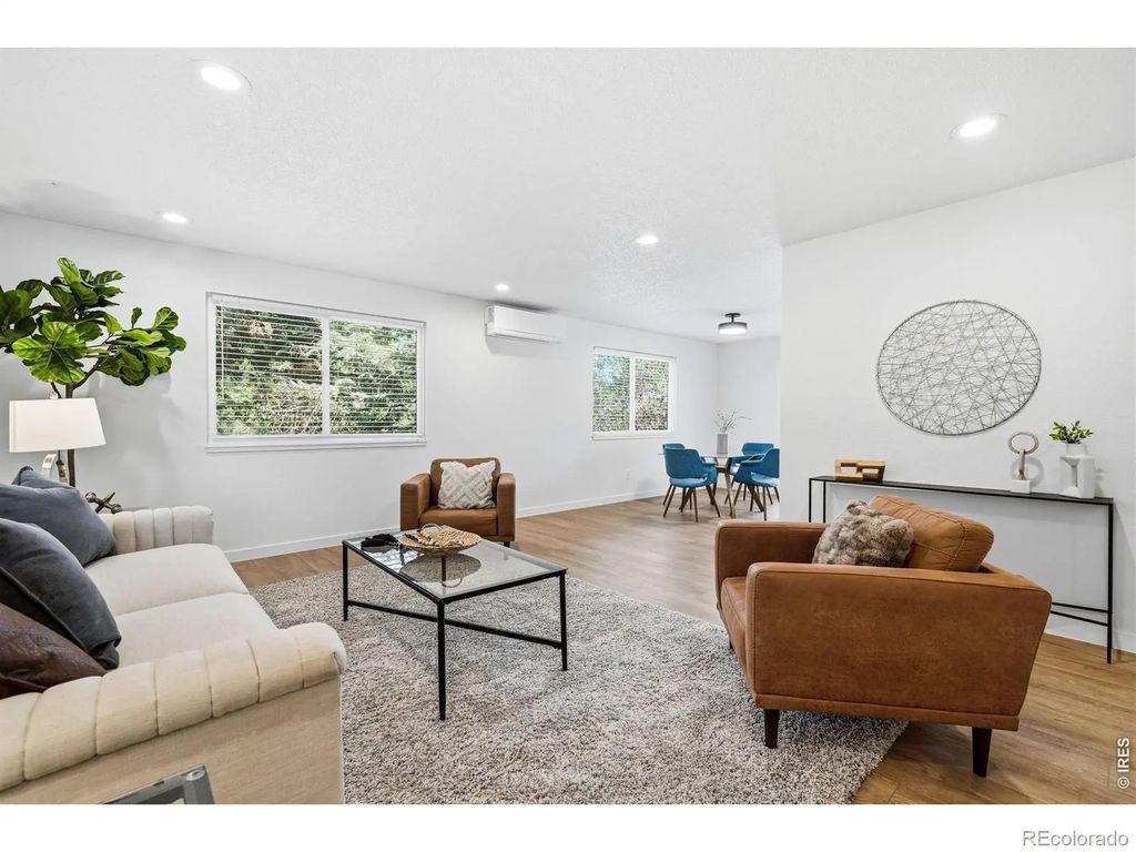 3525 Lakeview Circle, Longmont
