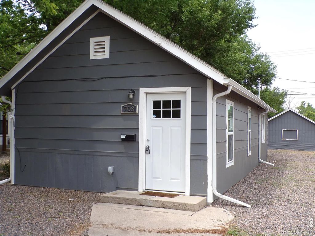 703 N 2nd Street, Sterling