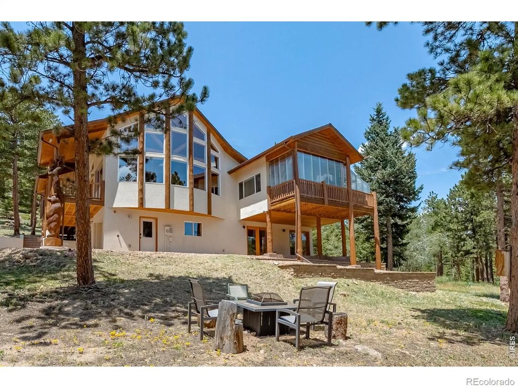 221 Rockledge Circle, Lyons