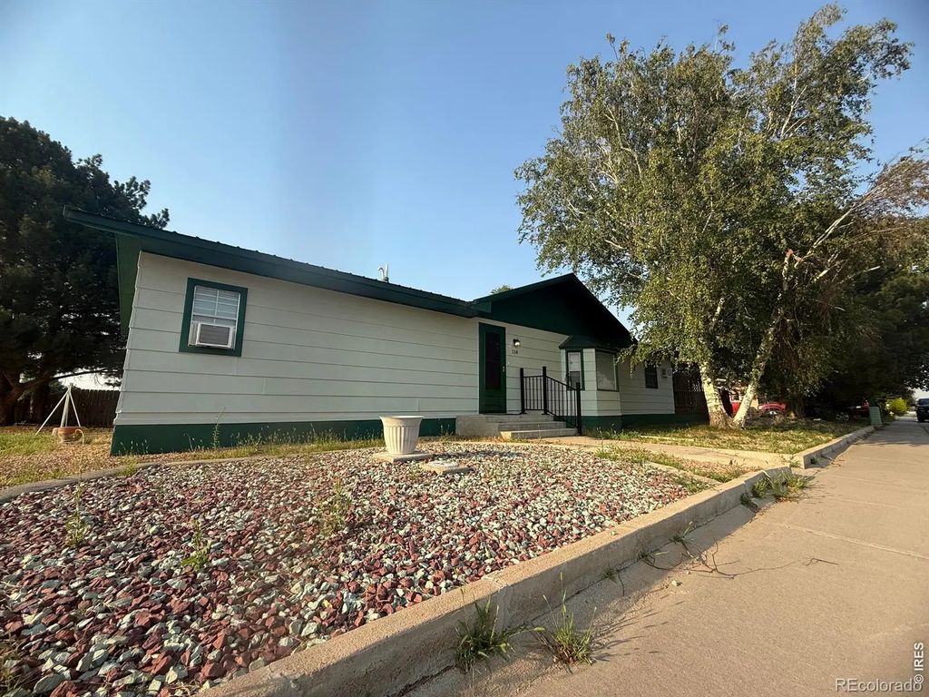 114 Linden Drive, Log Lane Village