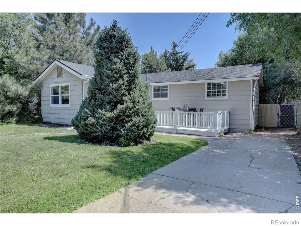 360 County Road, Louisville