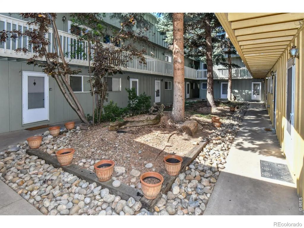 1615 Cottonwood Drive 13, Louisville