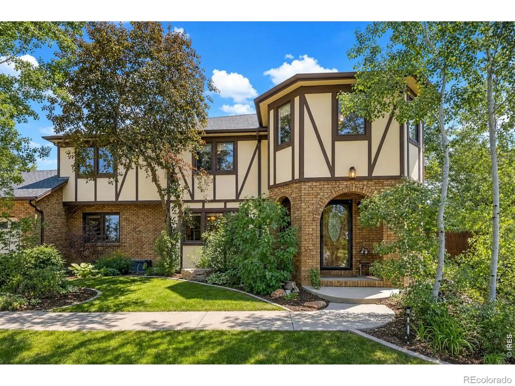 1224 Twin Peaks Circle, Longmont