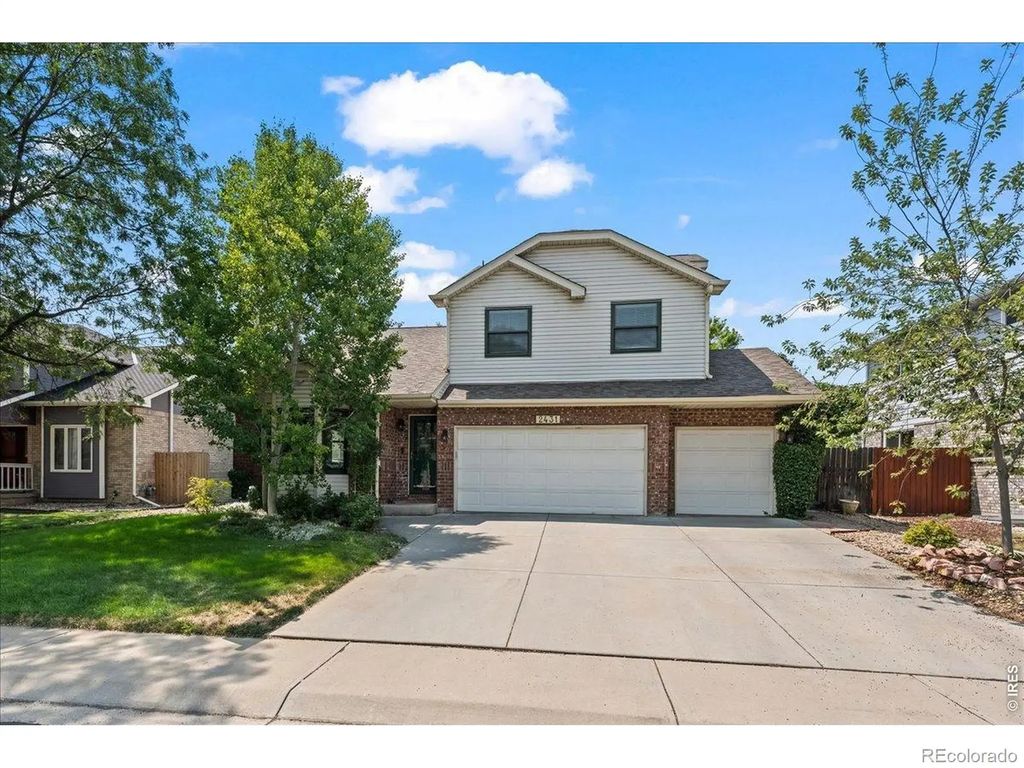2431 Maplewood Circle E, Longmont