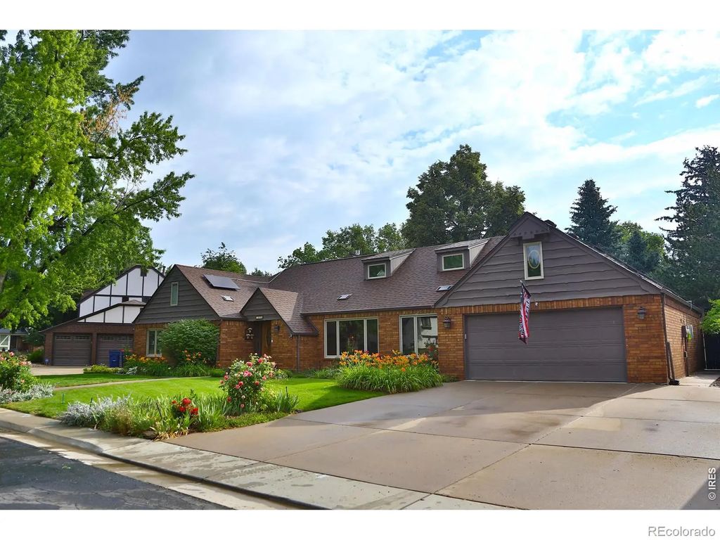 1370 Bellaire Street, Broomfield