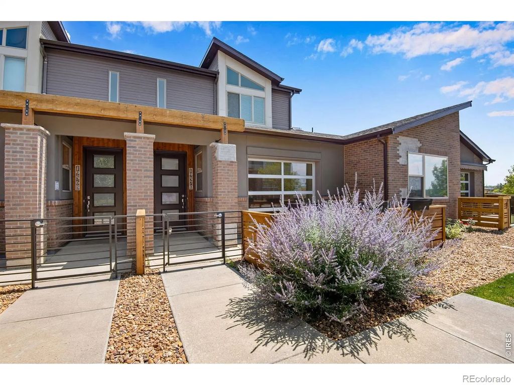 19570 E Sunset Circle, Aurora