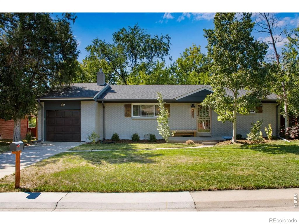 8070 W 25th Place, Lakewood