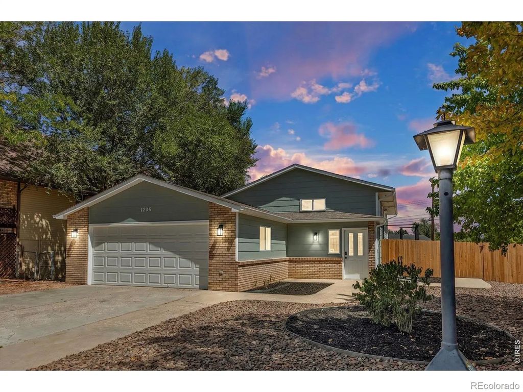 1226 Hunter Court, Longmont