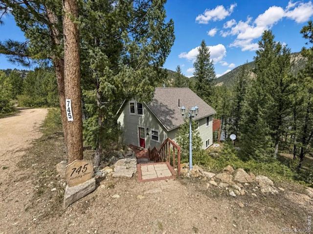 745 Hickory Drive, Lyons