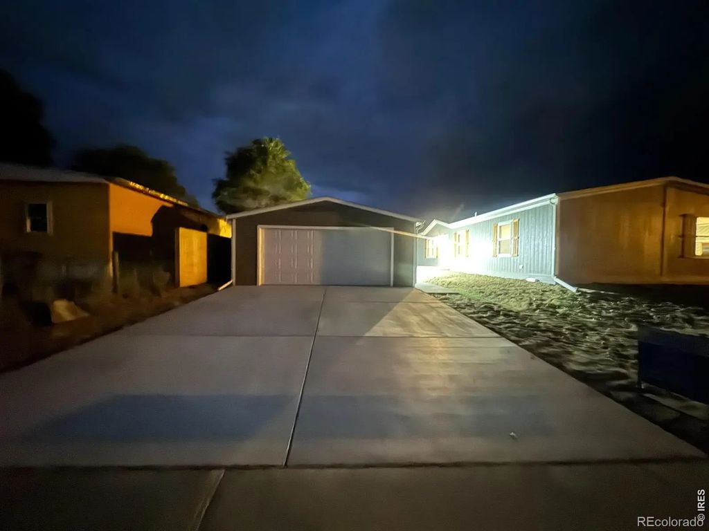 103 Beach Drive, Log Lane Village