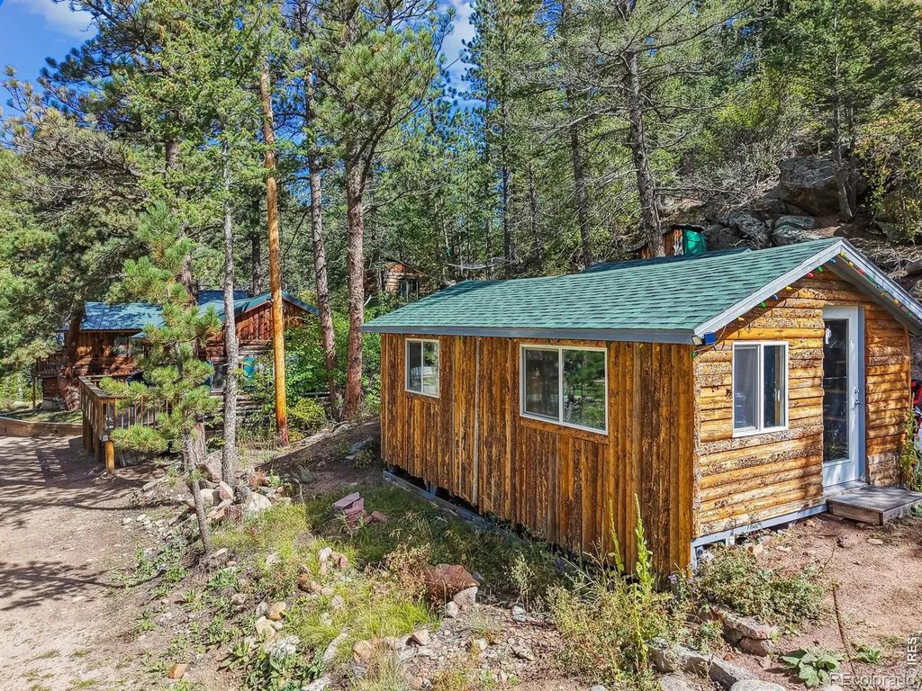 543 Riverside Drive, Lyons