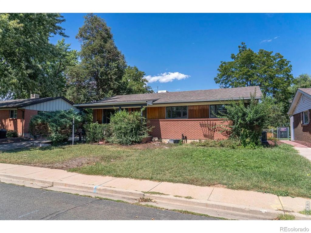 607 Lois Drive, Louisville