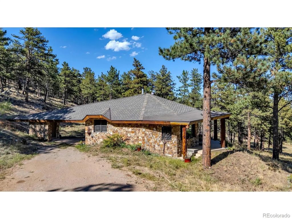 3723 Blue Mountain Trail, Lyons