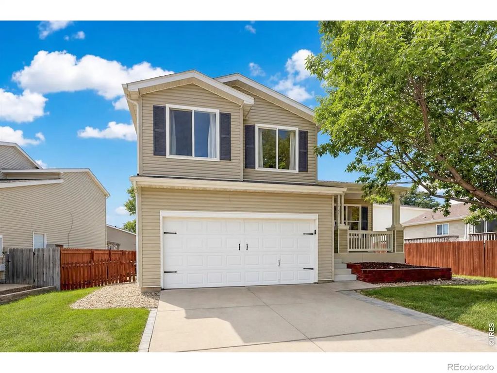 1104 Fall River Circle, Longmont