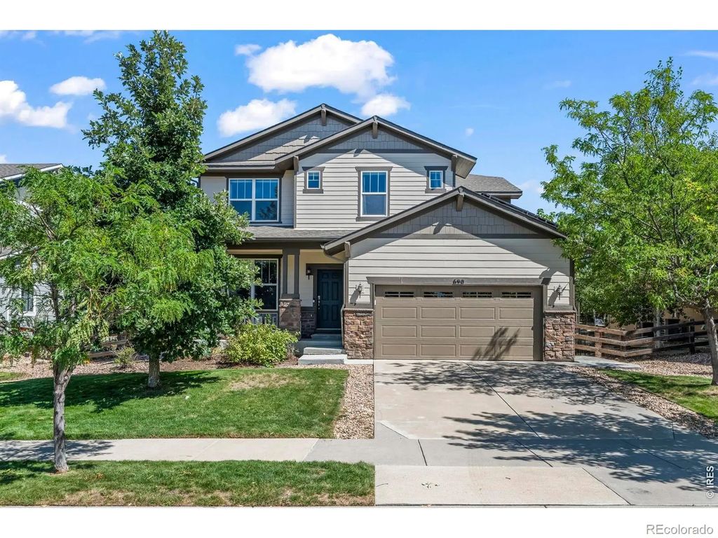 690 Fossil Bed Circle, Erie