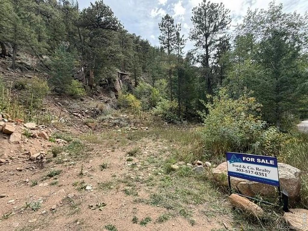 555 Riverside Drive, Lyons