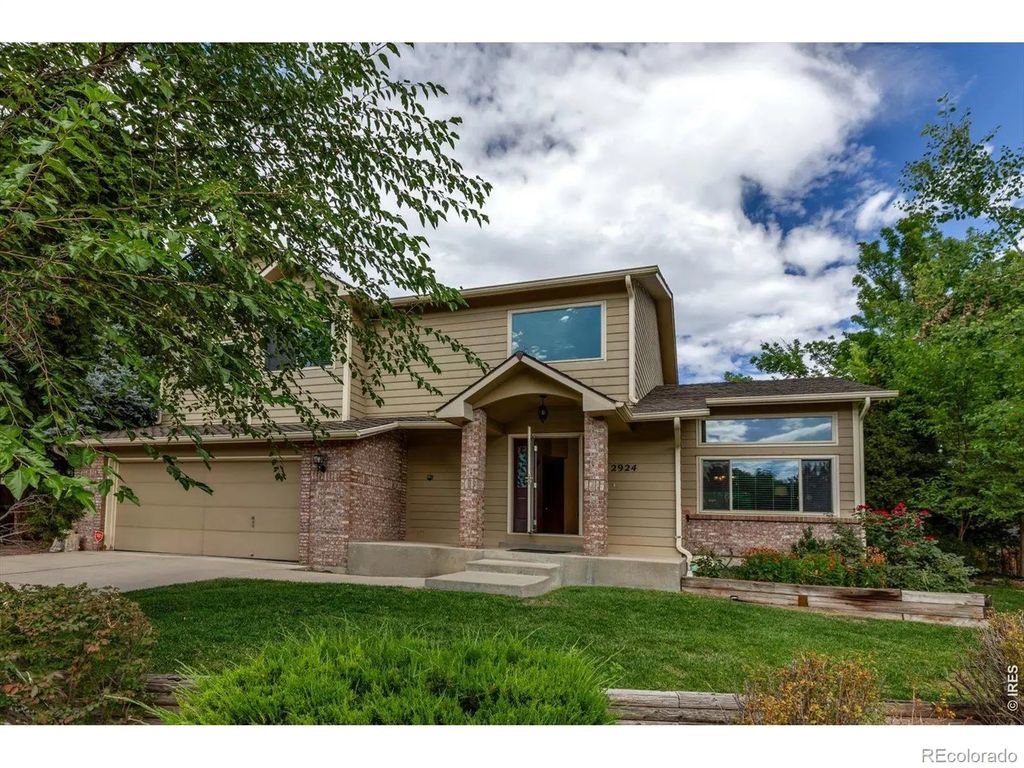 2924 Lake Park Way, Longmont