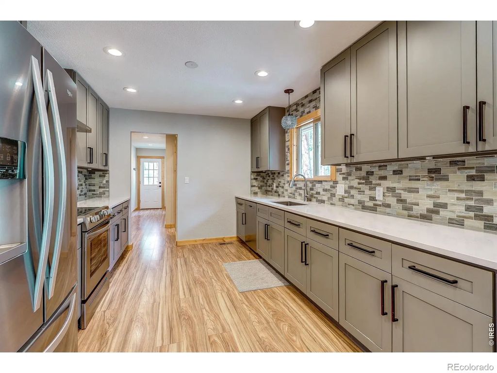 166 Cherokee Road, Lyons