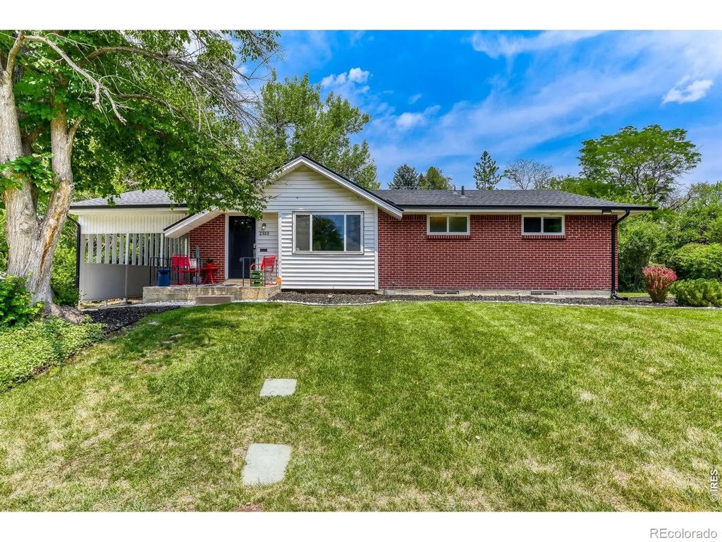 2555 E Maplewood Avenue, Centennial