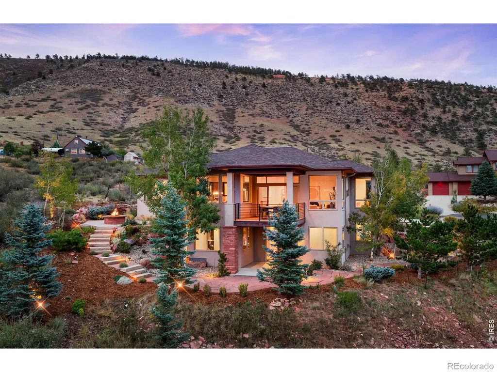 1019 Horizon Drive, Lyons