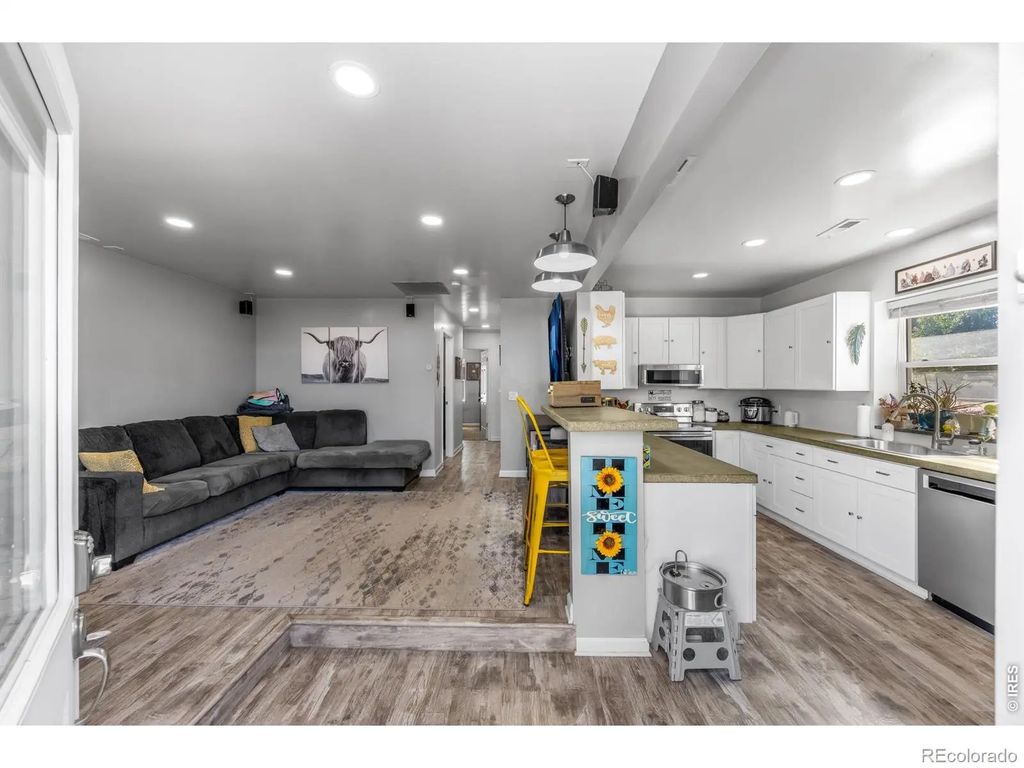 3809 Central Street, Evans