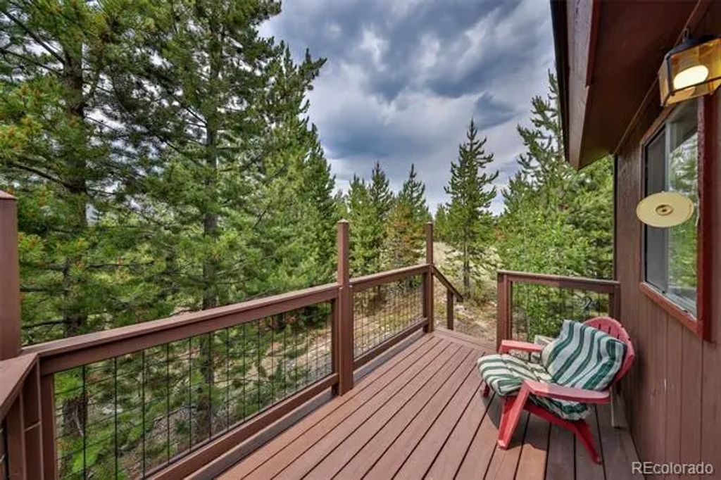 1239 Western Road, Grand Lake