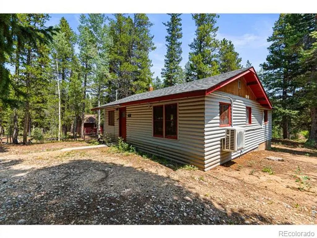 21 Breezewood Lane, Black Hawk