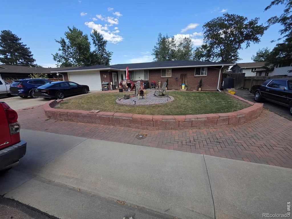12 Huntington Court, Longmont