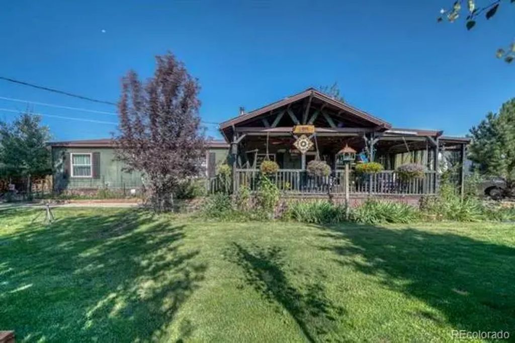 115 Arapahoe Road, South Fork