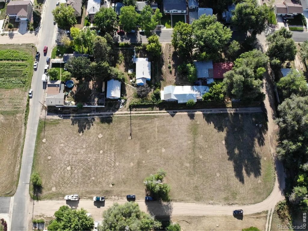 S Cora Avenue, Milliken