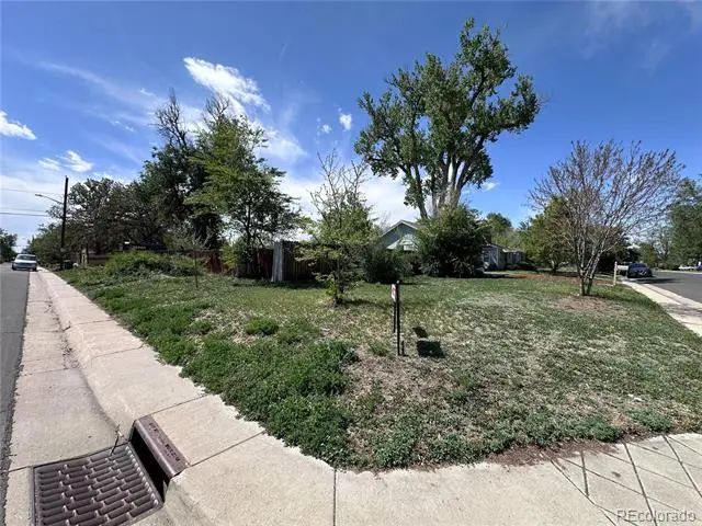 1201 Xanthia Street, Denver