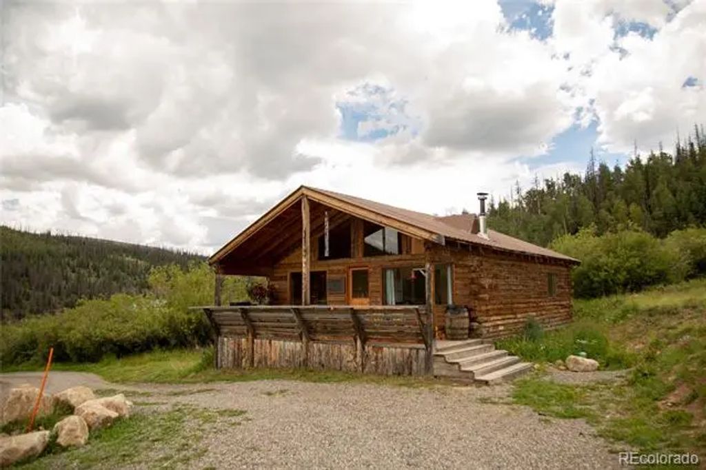 1001 Cr 17 Cebolla Cabin, Lake City