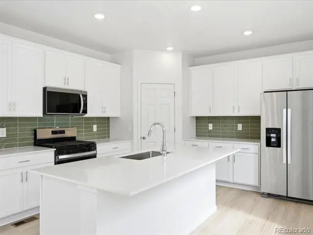 6872 Quail Avenue, Firestone