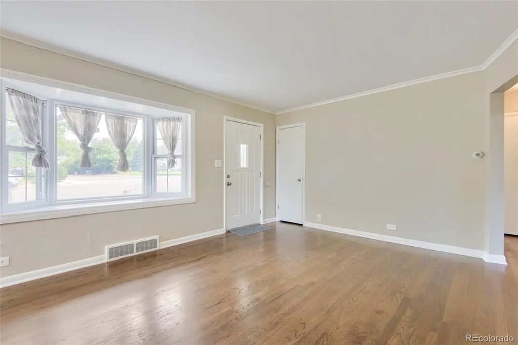 1704 W Crestline Avenue, Littleton
