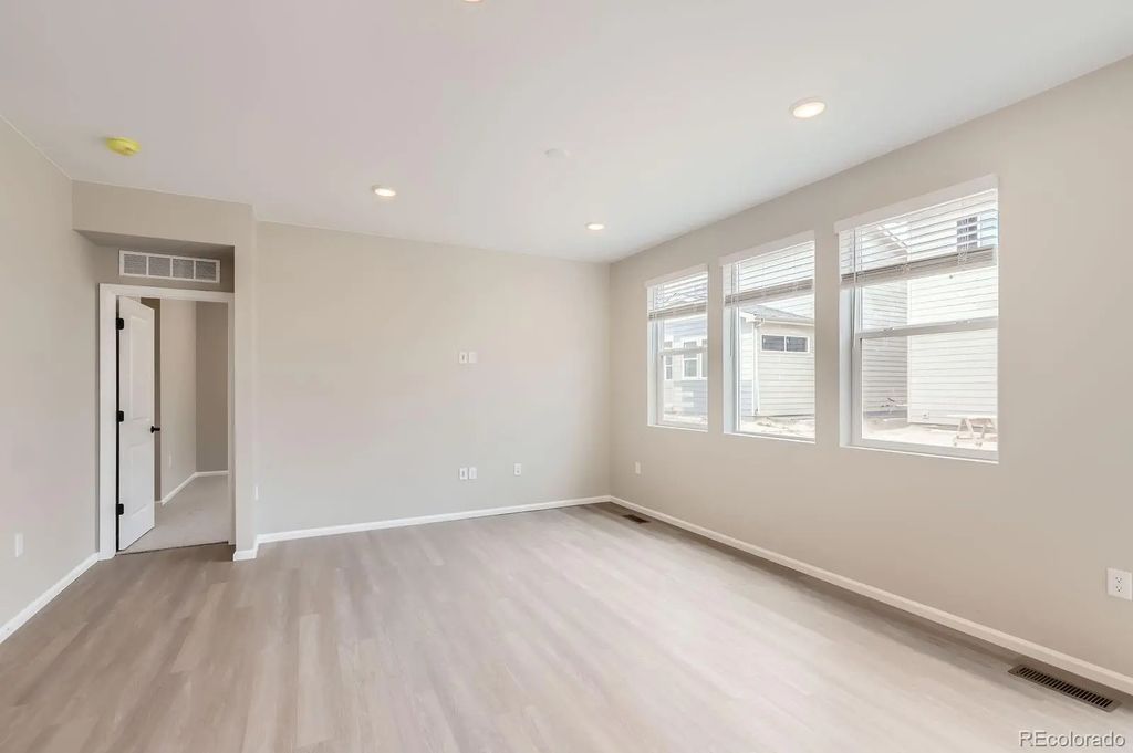 4231 Crestone Peak Street, Brighton