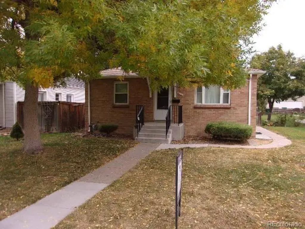 3010 S Delaware Street, Englewood