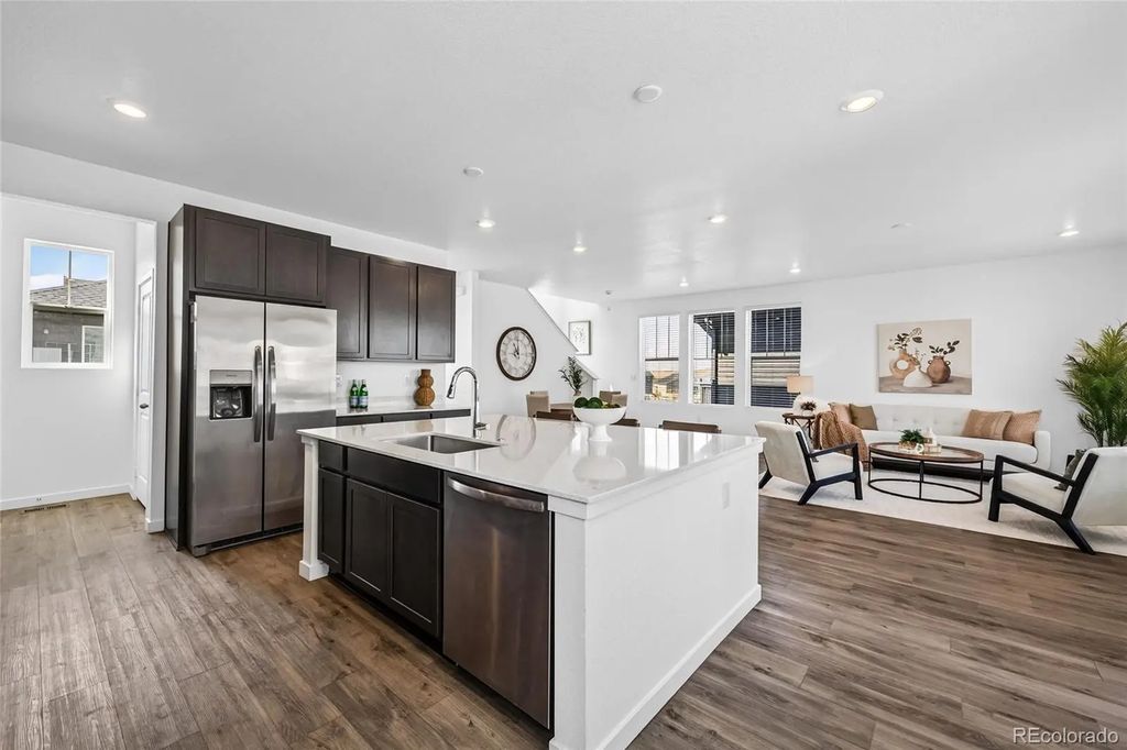 1949 S Fultondale Way, Aurora