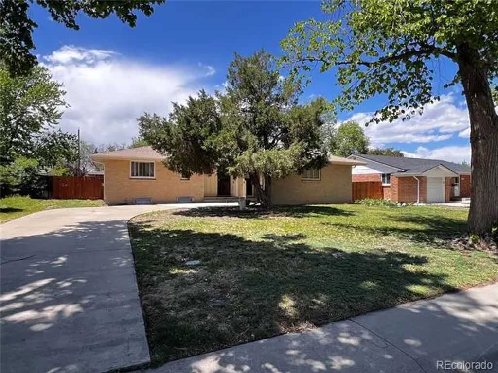 535 Kenton Street, Aurora