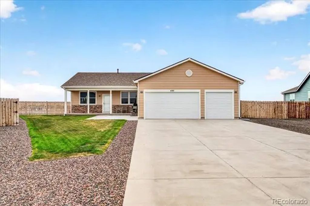 495 S 2nd Avenue, Deer Trail