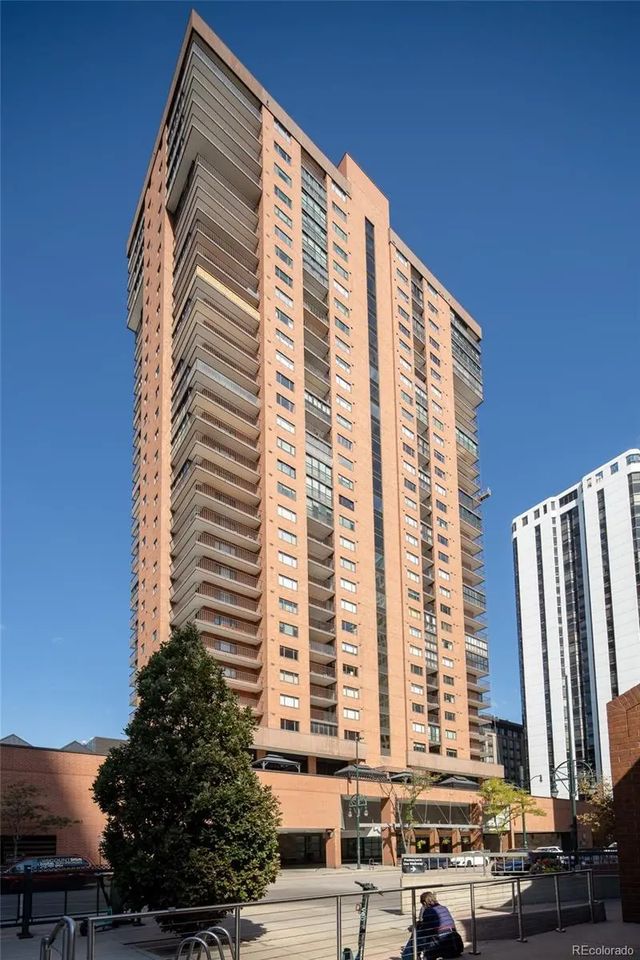 1551 Larimer Street 2002, Denver