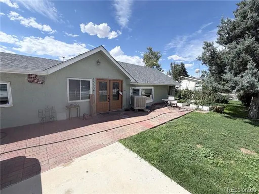 1663 Monroe Street, Strasburg