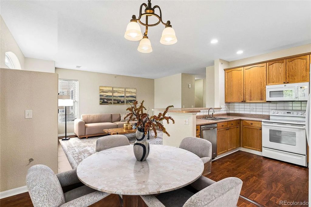 9568 W San Juan Circle 201, Littleton
